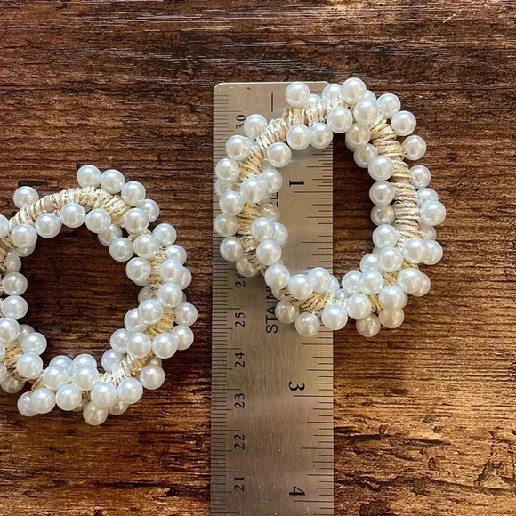 ❤️ NEW 2/$20 or 3/$25 White and Gold Faux Pearl Decorative Hair Tie - Picture 2 of 3